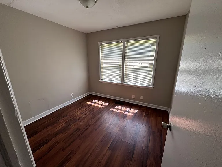 1103 McArthur Ave — Photo 7