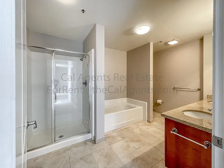 423 7th St #602 — Photo 16