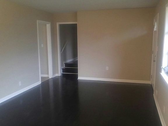 3rd image of 512 Goldenrod Dr