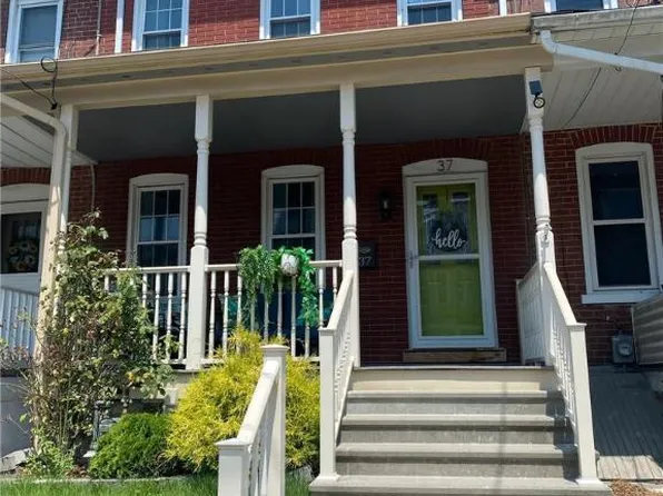 37 Evergreen St, Nazareth, PA 18064