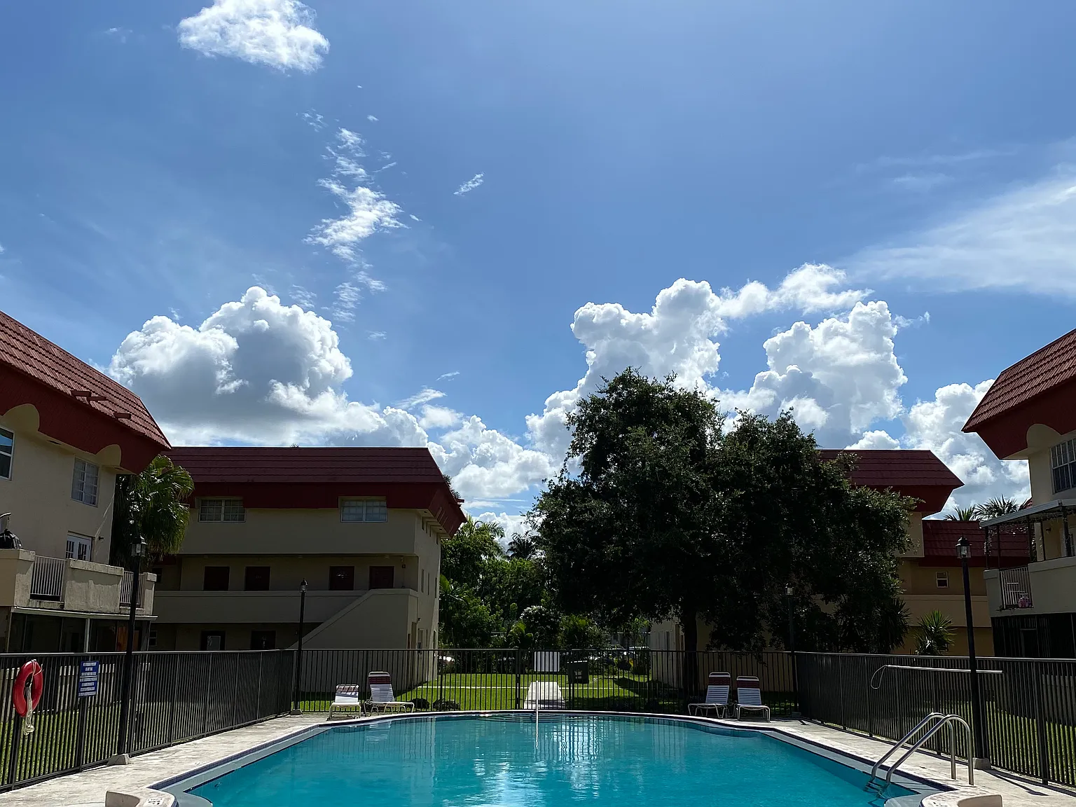 1 bed, 1.5 bath, 930 sqft, $1,945 — Photo 2