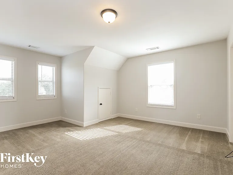 537 Cambridge Farms Dr — Photo 12