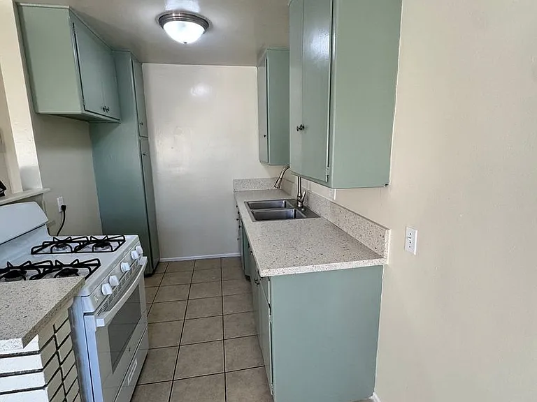 6280 Cherry Ave #12 — Photo 23