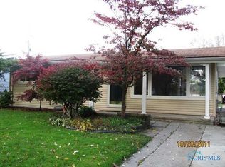 1109 Village Trail Dr, Maumee, OH 43537