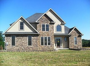 4 Pious Ridge Rd, Berkeley Springs, WV 25411
