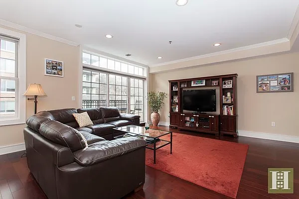 Sold by Halstead Property | media 3