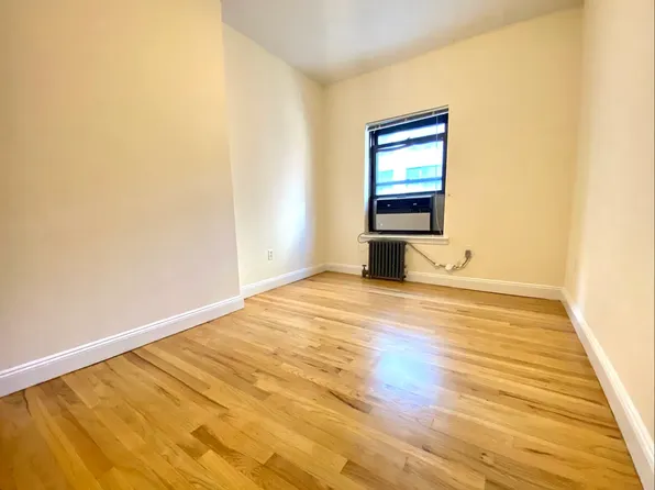 130 East 24th Street image 5 of 6