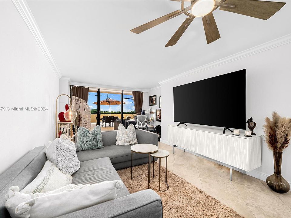 1st image of 2555 Collins Ave APT 610