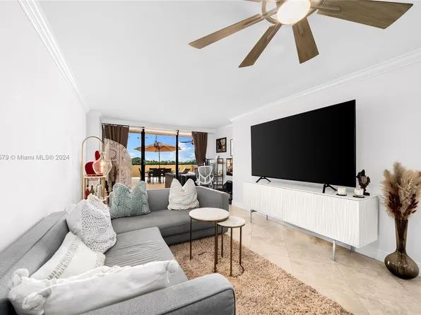 2555 Collins Ave APT 610, Miami Beach, FL 33140