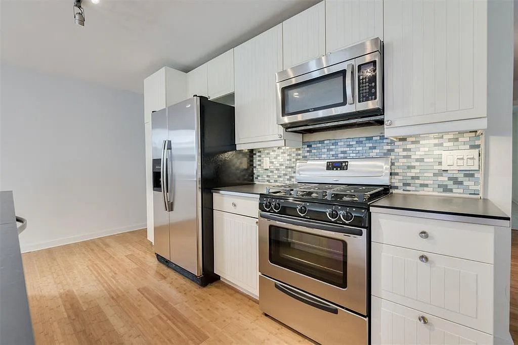 2 bed, 1045 sqft, $1,600 — Photo 4