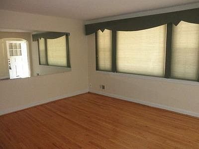2nd image of 3220 Yosemite Ave