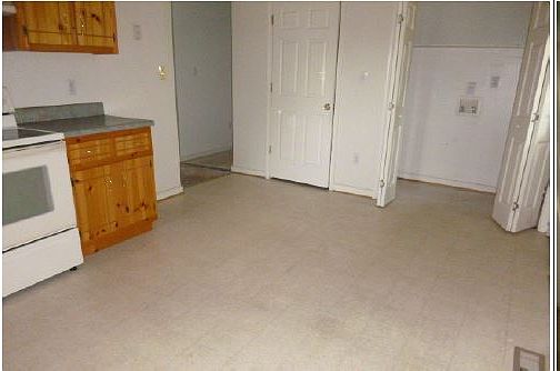 2nd image of 2341 Hill St