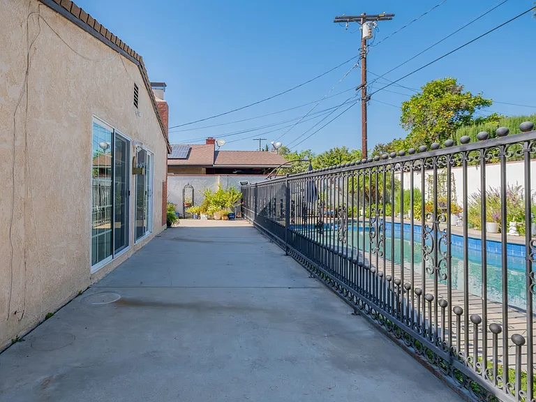 8538 Remick Ave — Photo 25