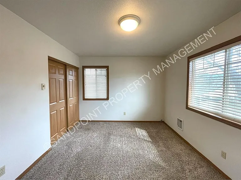 910 N Division Ave #102 — Photo 20