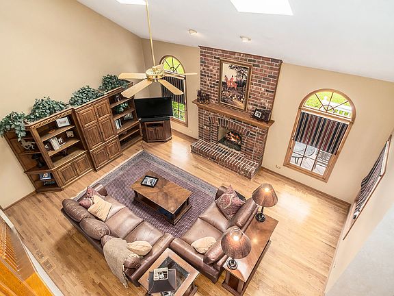 5th image of 2212 Caledonia Ct SE