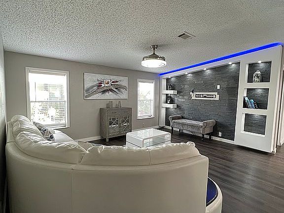 3rd image of 656 Arrow Ln
