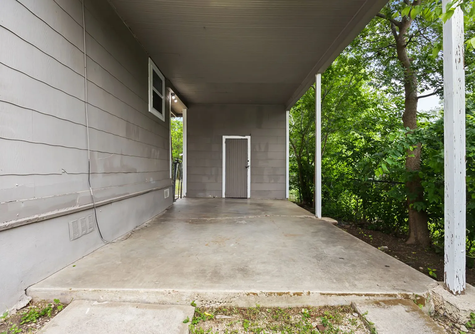 Updated Home Huge Backyard Minutes to Brooks City Base & Downtown San Antonio — Photo 4