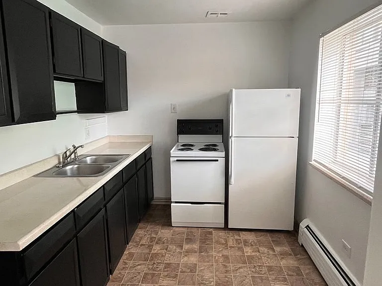 1257 N Logan St — Photo 6