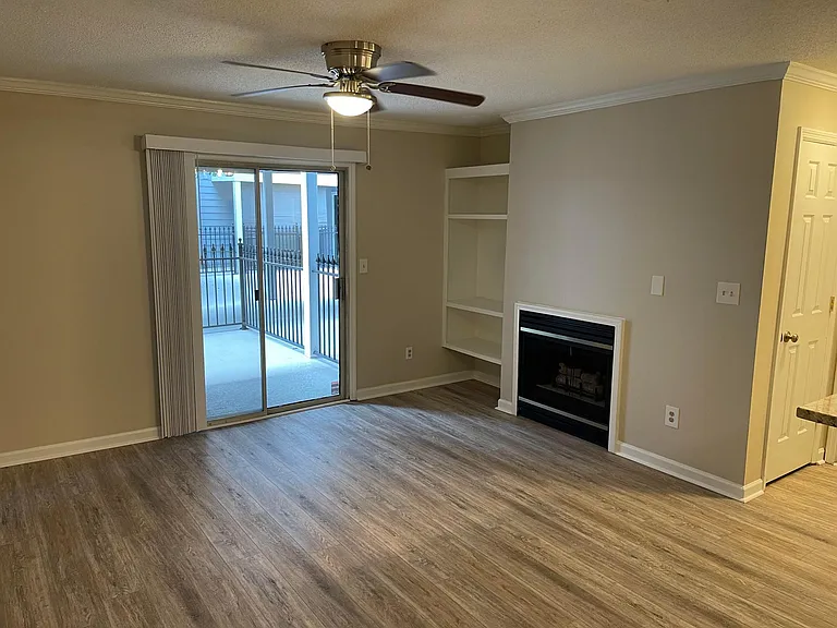 526 Granville Ct #526 — Photo 2