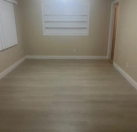 4th image of 611 Canterbury Ln