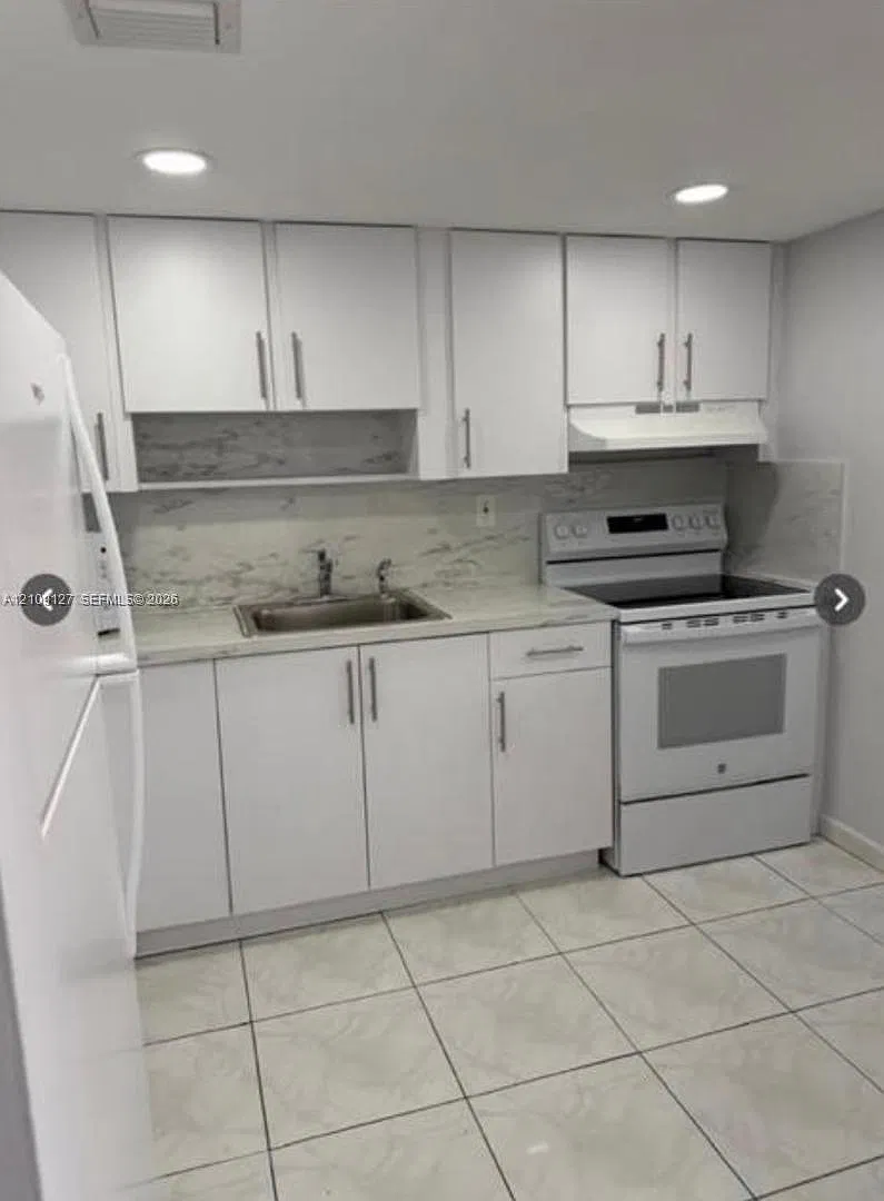 Westland Courts Condo — Photo 4