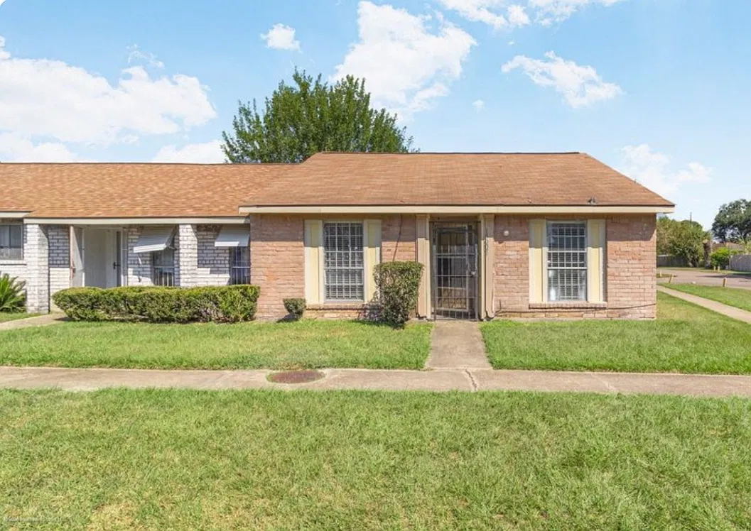 15221 Buckle Ln — Photo 1