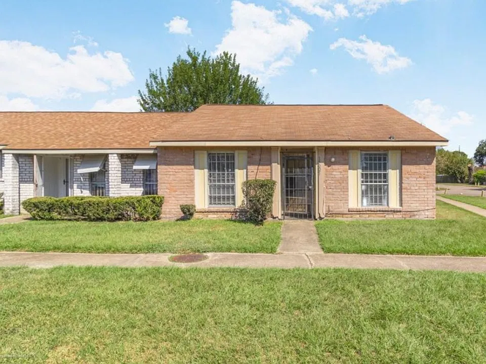 15221 Buckle Ln