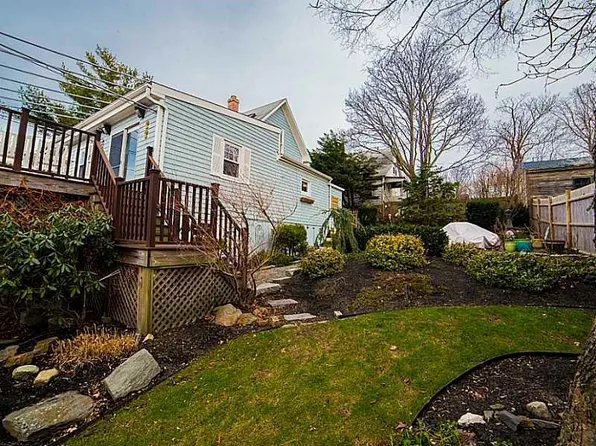 5 Pierce Ct, Tiverton, RI 02878
