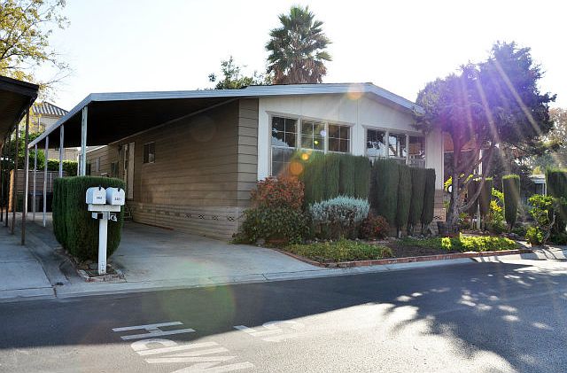 1st image of 3001 Oakbridge Dr #3001