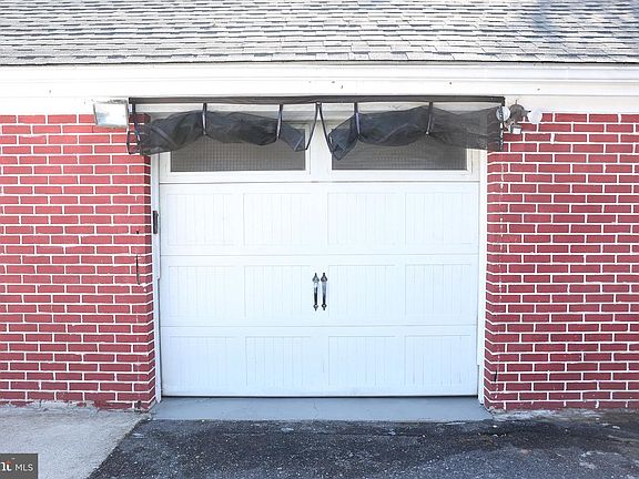 3rd image of 1024 E Lisburn Rd