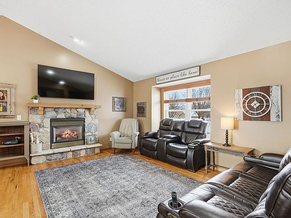 5th image of 832 Deerfield Rd