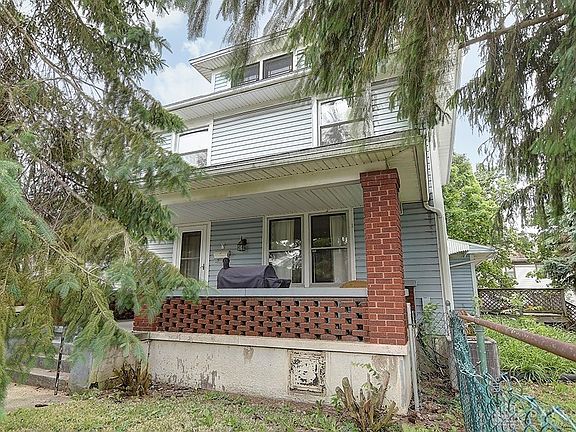 3rd image of 1010 Wyoming St