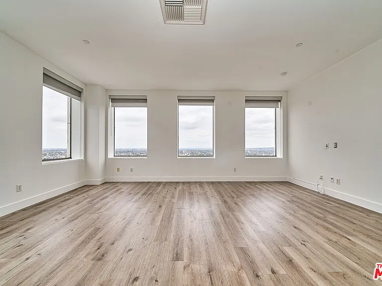3810 Wilshire Blvd #Penthouse 7 — Photo 11