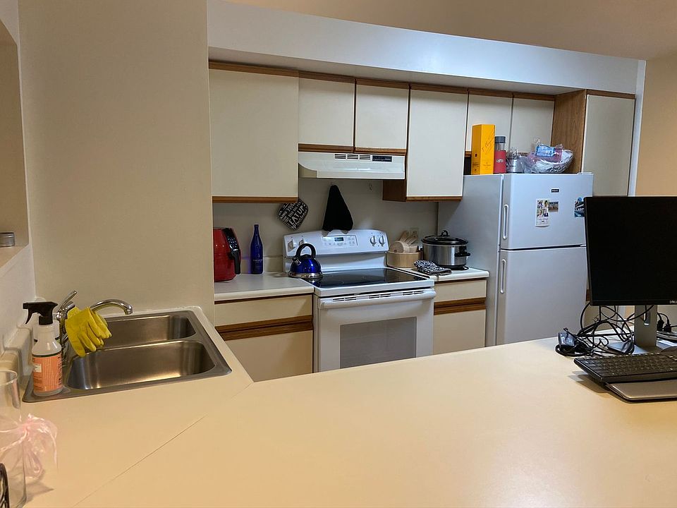 1st image of 30 Wolf Rd Unit 505