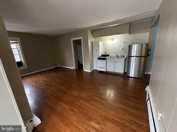 356 N Charlotte St #2B, Pottstown, PA 19464