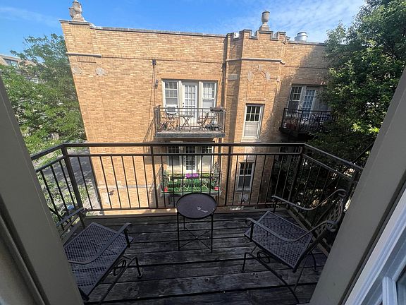 2nd image of 2237 N Lincoln Ave APT 3A