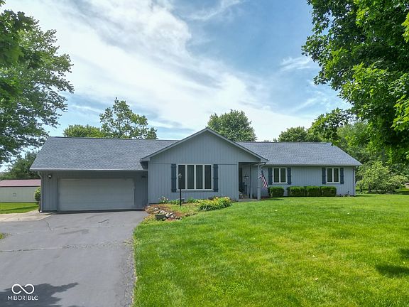 3rd image of 211 Bays Dr