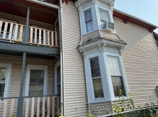 63 Oak St, Springfield, MA 01109