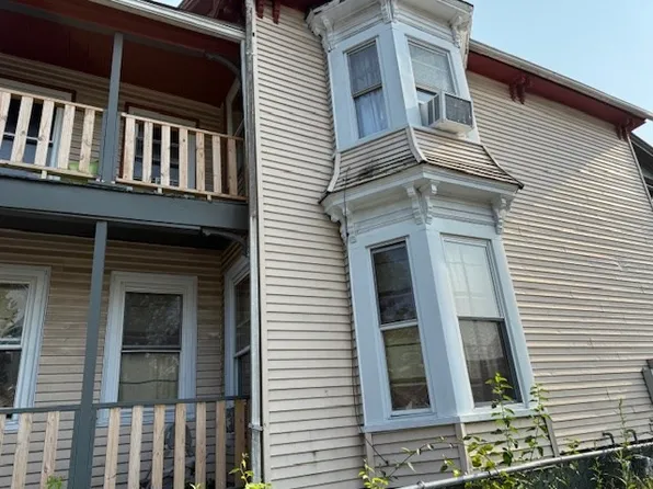 63 Oak St, Springfield, MA 01109