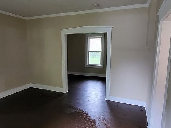 5th image of 527 E Oak St