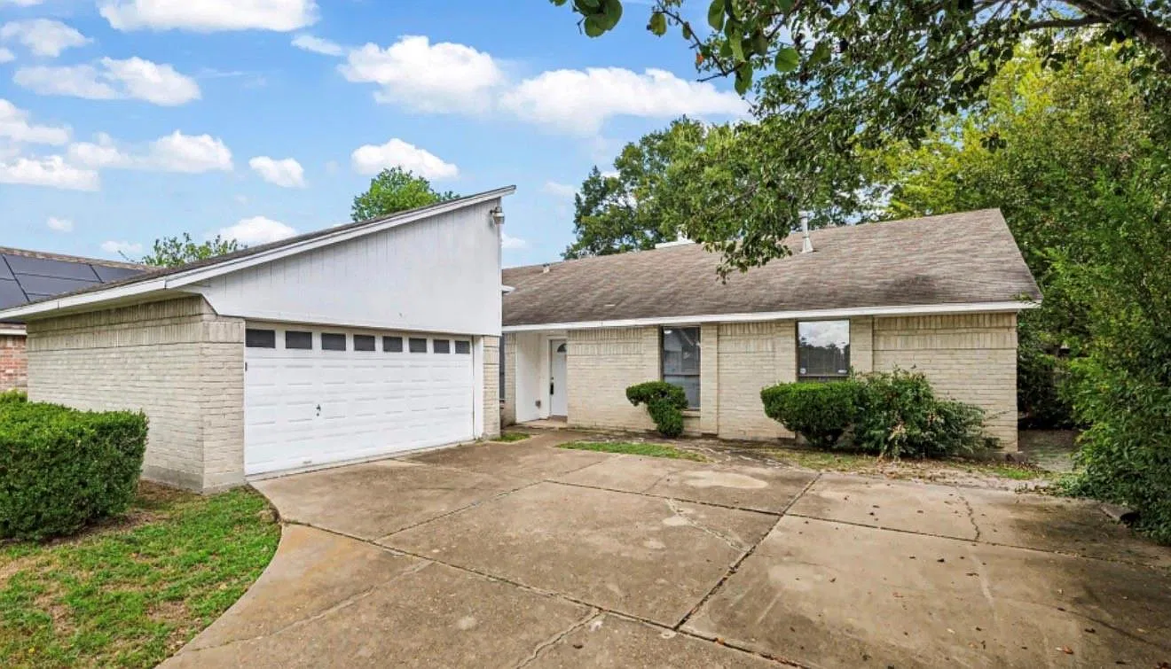 3 bed, 2.0 bath, 1975 sqft, $1,999 — Photo 1