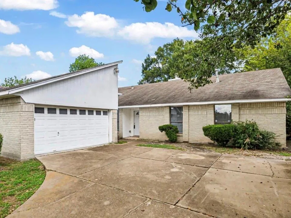 5610 Longforest Dr