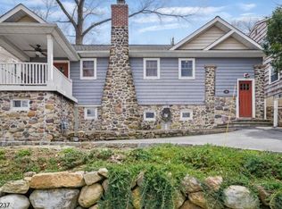 18 Longview Trl W, Denville, NJ