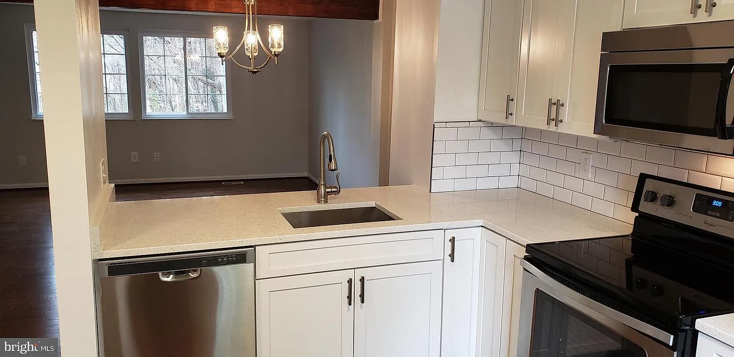 8430 Sugar Creek Ln — Photo 2