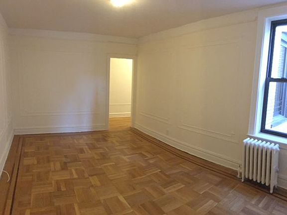3rd image of 3310 Crescent St APT 2H