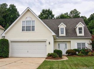 8027 Shiny Meadow Ln, Charlotte, NC 28215