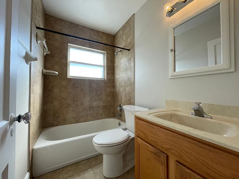 714 E Harwood St — Photo 20