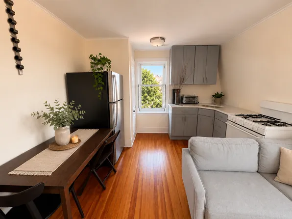 249 Beach 119th St #3R, Rockaway Park, NY 11694