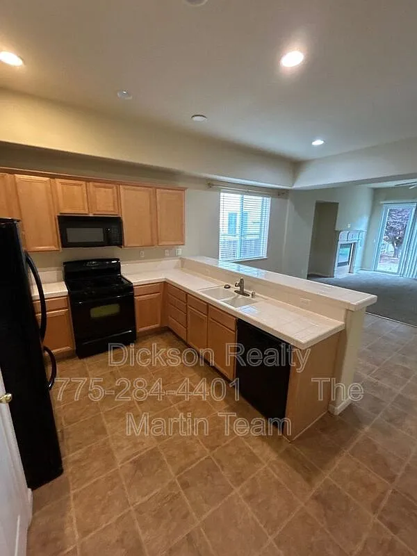 3 bed, 2.0 bath, 1563 sqft, $2,495 — Photo 4