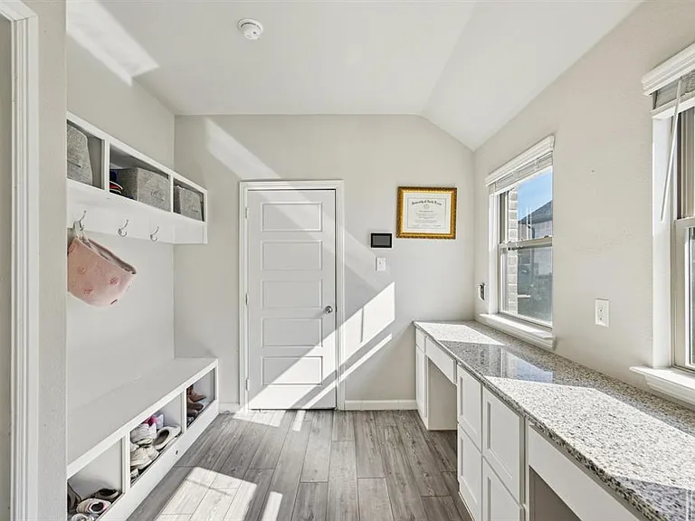 312 Scenic Point Dr — Photo 18
